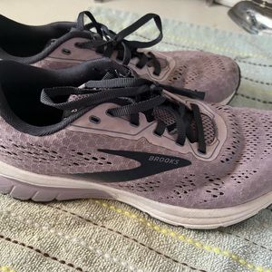 Brooks tennis shoes